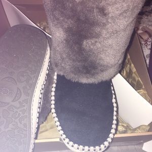 Ugg kestral boots kids or adult 6